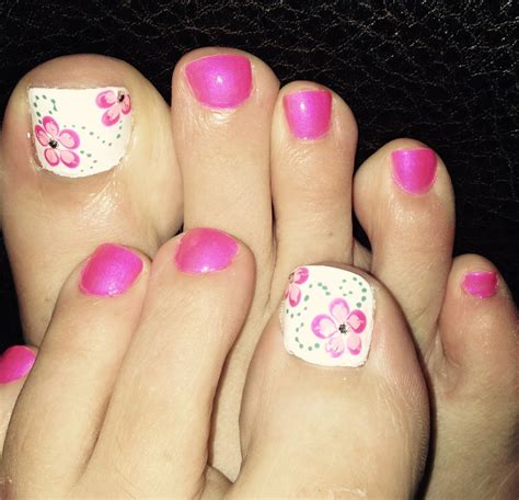 Toe Nail Design For Summer Pink White Flowers Toe Nail Designs Pink