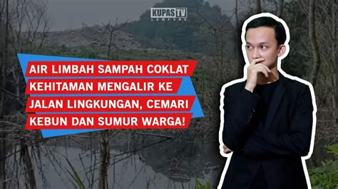 Air Limbah Sampah Berwarna Coklat Kehitaman Mengalir Ke Pemukiman