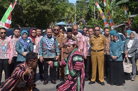 Sambut Tim Penilai Lomba Desa Pj Bupati Buton Perkenalkan Desa Wolowa