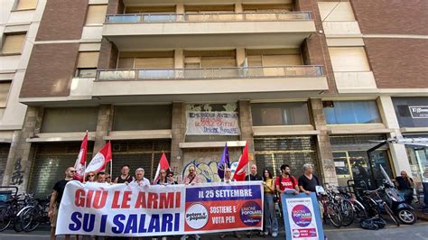 Giù Le Armi Su I Salari Presidio Di Potere Al Popolo Per L