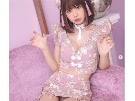 「3度見した」えなこ、パンツちら見せチャイナ服コスプレ披露！ 「拝ませて頂きました」「めっちゃセクシー」 All About ニュース