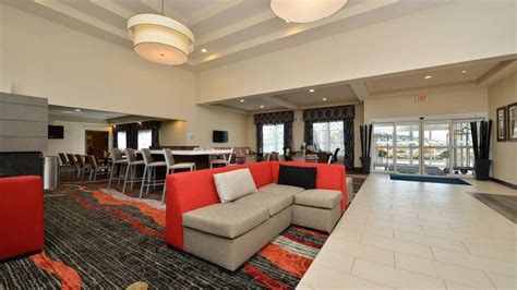 Holiday Inn Express Boston/Milford Hotel in Milford (MA) - Room Deals, Photos & Reviews