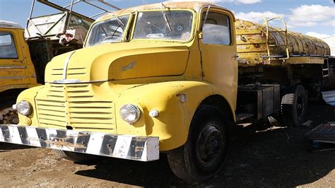 Vintage Leyland Comet Truck With Tanker In Wanaka Youtube