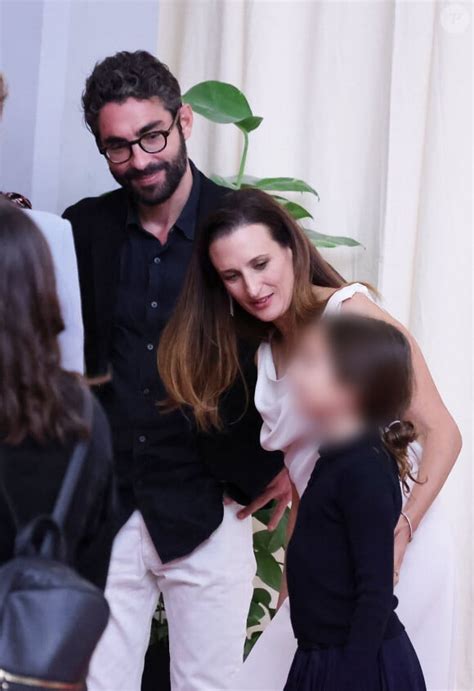 PHOTOS Camille Cottin câline avec sa fille Anna Paloma rare apparition