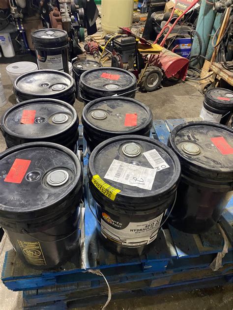 NEW 5 GALLON BUCKETS OF HYDRAULIC OIL TRUCK, TRACTOR, HEAVY EQUIPMENT