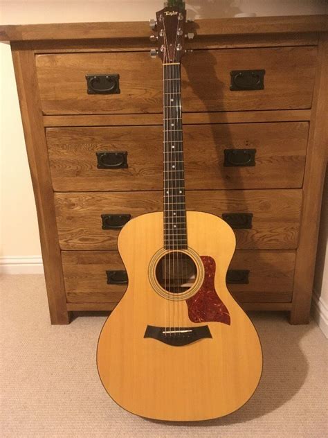 Taylor 214 Acoustic Guitar All Solid Woods Great Condition In