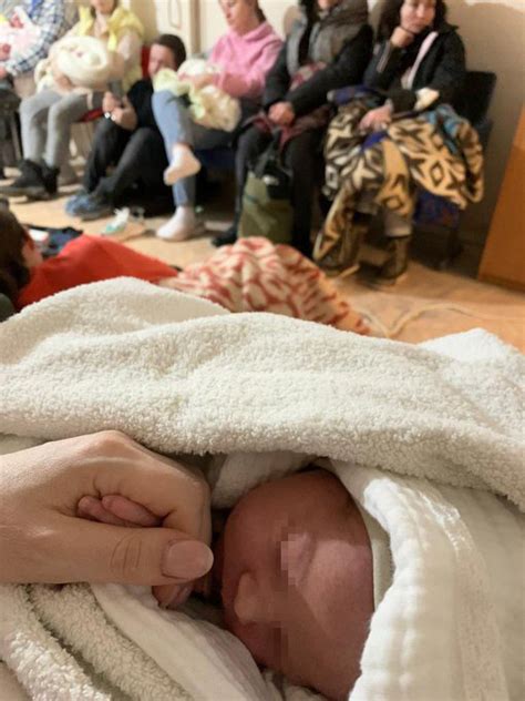 Ucraina Mia E L Altro Bambino Nati In Un Rifugio Antiaereo Di Kiev