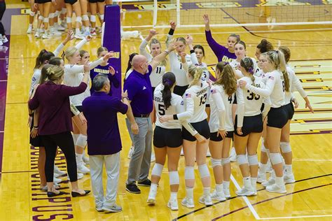 Pryor Earns 100th Win At Umhb As Cru Volleyball Overpowers Etbu In Statement Sweep True To The Cru