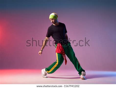 762 Breakdance Competition Girl Royalty-Free Images, Stock Photos ...