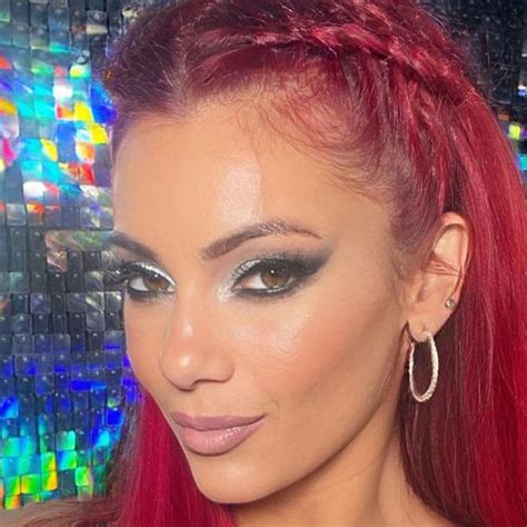 Dianne Buswell Stuns In Zippy Swimsuit During Solo Christmas Break In Australia Hello