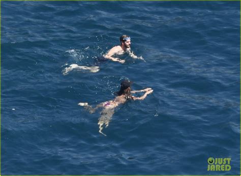 Andrew Garfield Showers Off On Yacht In Italy After Getting In A Swim Photo 4959318 Andrew