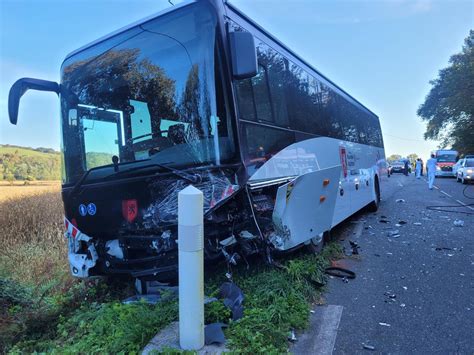 Couple Tué Dans Un Choc Avec Un Bus Sur La Route Entre Ance Féas Et