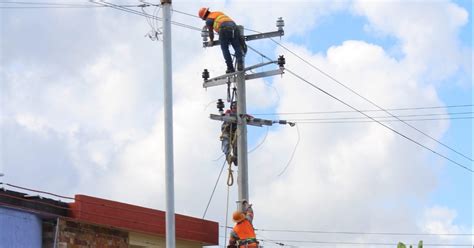 As Puedes Reportar A La Cfe Un Poste De Luz Que Podr A Representar Un