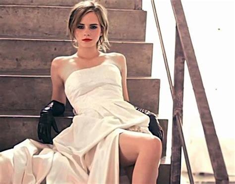 Emma Watson mostra seu lado mulherão em ensaio para campanha da Lancôme