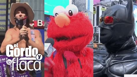 Elmo Batman Y El Vaquero Desnudo Vuelven A Times Square Con El