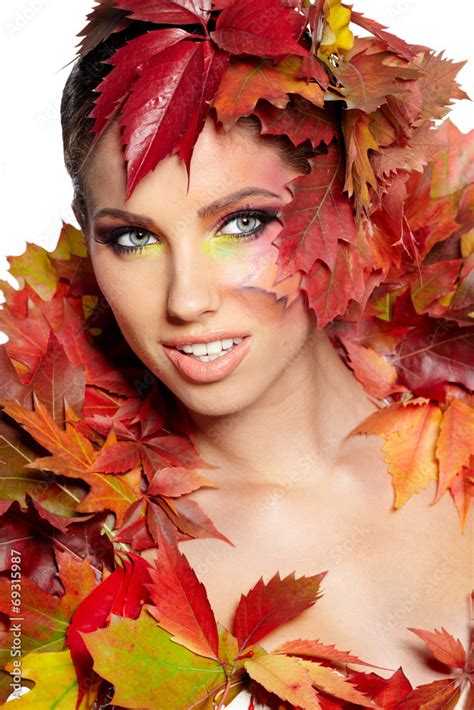 Autumn Woman Dressed In Red Leaves Stock Foto Adobe Stock