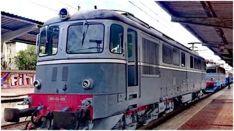 Două locomotive s au ciocnit la Roșiorii de Vede CFR Călători a