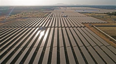 La Que Ser La Planta Solar M S Grande Del Mundo Inicia Operaciones En