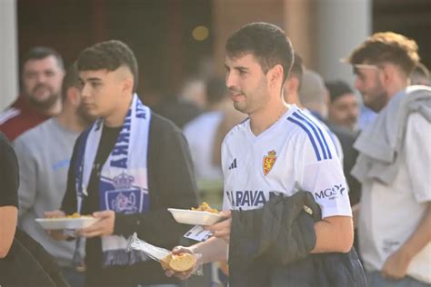 Fotos Comida De Aficionados Del Real Zaragoza Antes Del Partido Ante