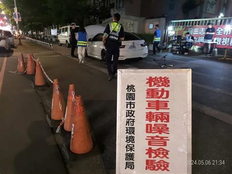 男骑改装车遭拦检 又被警方查获2条罪 社会 中时