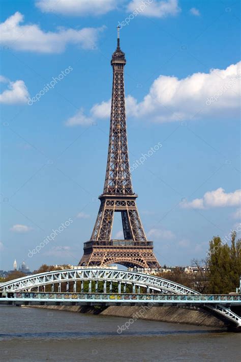 Vista En La Torre Eifel Y El Puente Ferroviario Pont Rouelle Cruzando