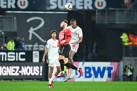 Losc Mercato Un D Fenseur Dans Le Viseur Du Bar A