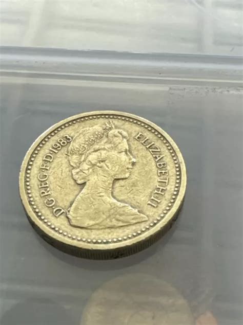 Rare Queen Elizabeth Ii One Pound Coin Error Decus Et Tutamen