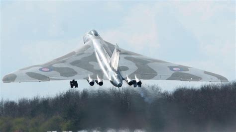 Doncaster Vulcan XH558 To Be Moved From South Yorkshire Home BBC News