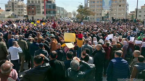 آلاف المعلمين الفلسطينيين يتمسكون بمطالبهم والحكومة تتجاهلهم