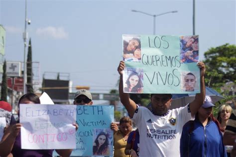 Marchan para exigir la localización con vida de familia desaparecida