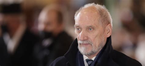 Antoni Macierewicz Prowadzi Samoch D A Policja B Dzie Donosi Bo Nic