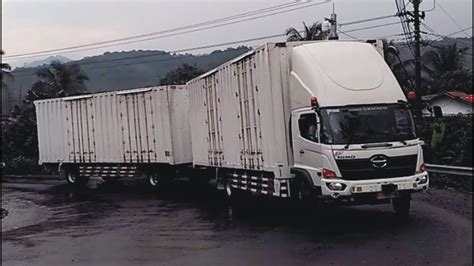 Truk Gandeng Box Truck Trailer Hino Super Panjang Truk Tronton Fuso