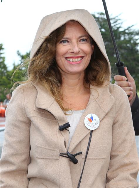 Photo Valérie Trierweiler A Pris Part Avec Le Secours Populaire à