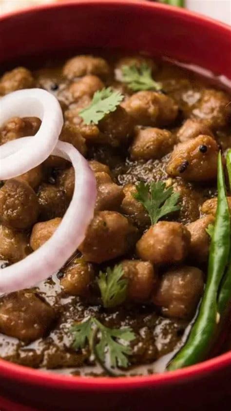 Make Perfect Amritsari Pindi Chole At Home