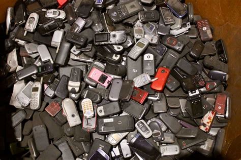 Local Recycling Company Provides Old Cellphones For Smithsonian Exhibit