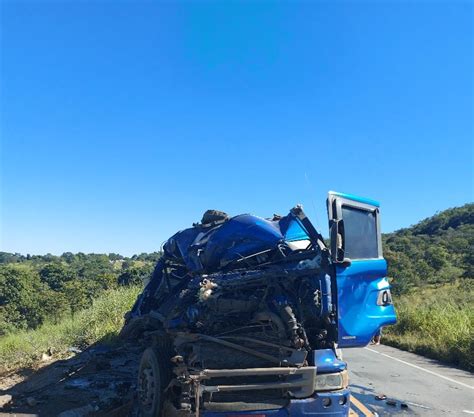 Iguatama Agora Acidente envolvendo três carretas e um veículo de