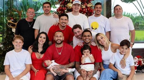 Neymar celebra natal os filhos e ex namorada Estão a coisa mais