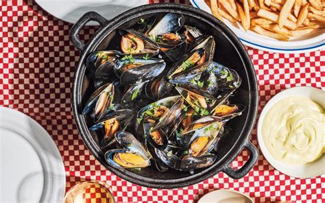 Belgian moules-frites with mayonnaise recipe | The Union Journal