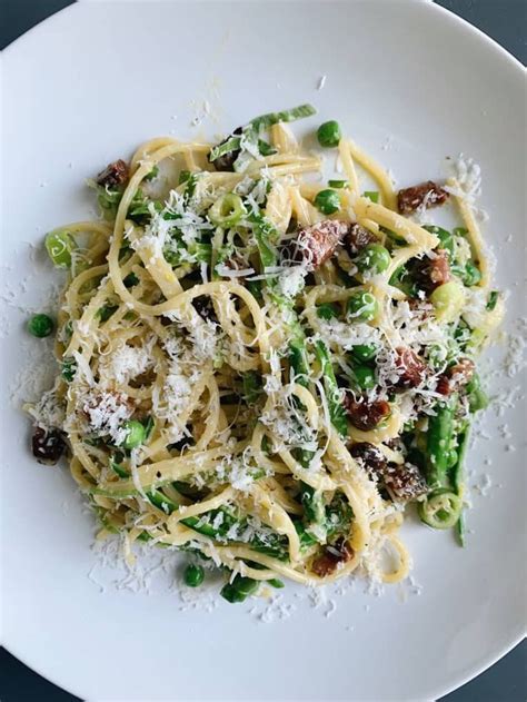 Ina Gartens Twist On Spaghetti Carbonara Is The Ultimate Spring Dinner