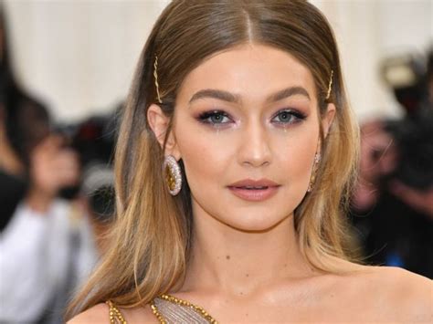 7 Hal Yang Wajib Kamu Tahu Saat Pakai Lipstik Warna Nude