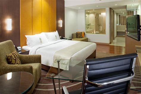 Family-Friendly Mumbai Airport Hotels | Holiday Inn Mumbai ...