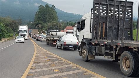 Motoristas Enfrentam Tr Nsito Lento Na Br Em Ascurra Devido A Obras