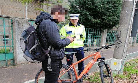 Vanatoare De Biciclisti Si Pietoni Care Sfideaza Regulile De