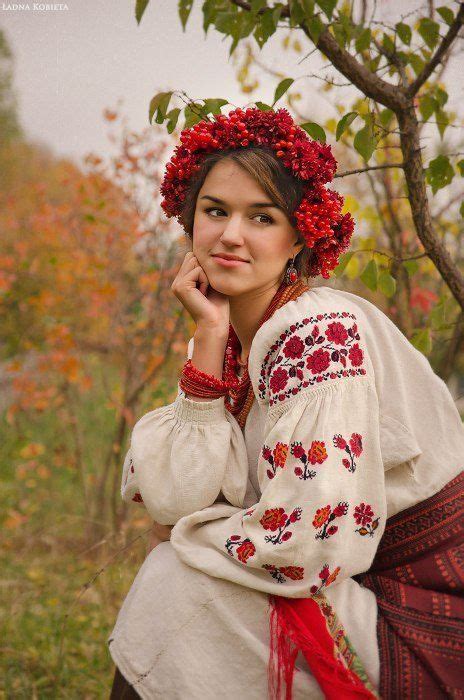 Украйнка Вишиванка Традиційний одяг Ukrainian Beauty Traditional