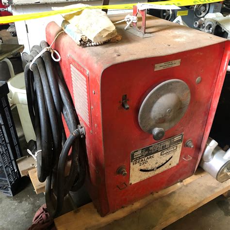 Lincoln Ideal Arc 250 Welder With Cart