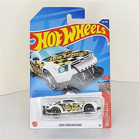 Hot Wheels 2005 Ford Mustang Mini Hunts