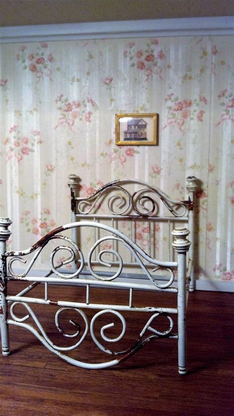 Dollhouse Miniature Metal Bed 112 Scale Item 17156 Etsy Metal Beds Dollhouse Miniatures