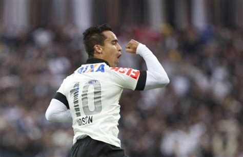 Marcado por Jadson primeiro gol do Corinthians na Neo Química Arena