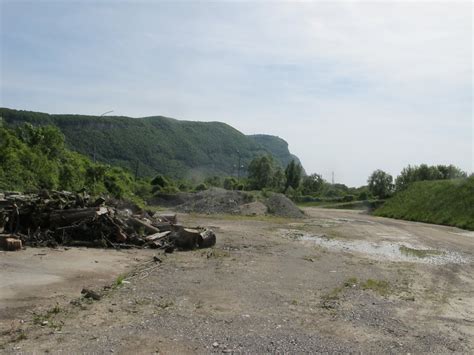 La Ville doit prendre en charge la dépollution du terrain et la phrase