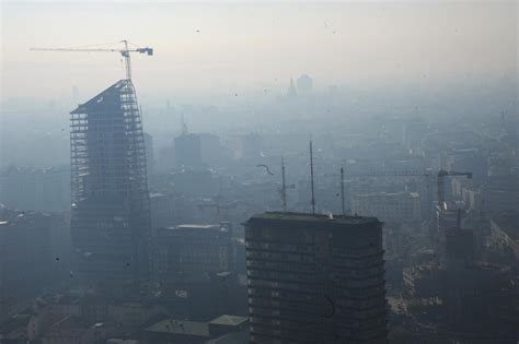 Smog La Lombardia Resta Zona Rossa